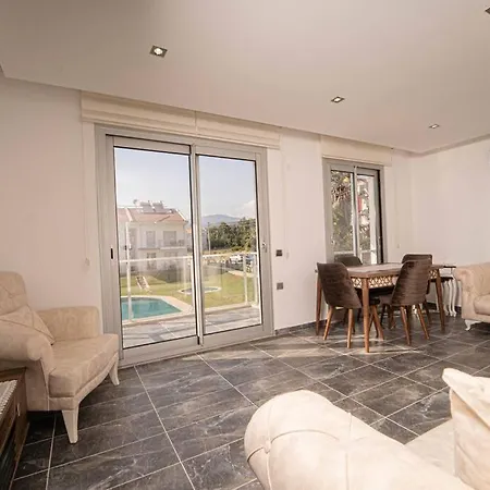 3br Amazing Garden With Pool In * Φετιγιέ