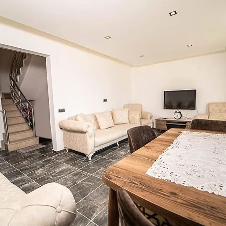 Semesterbostad 3br Amazing Garden With Pool In *